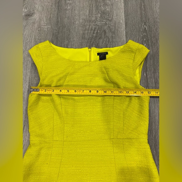 Ann Taylor 2 Lime Green Women's Solid Texture Short Sleeve Dress. - Picture 3 of 7